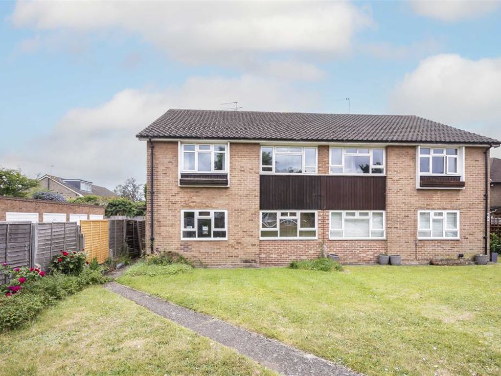 2 bed flat for sale in Beverley Road, Hampton Wick, Kingston Upon