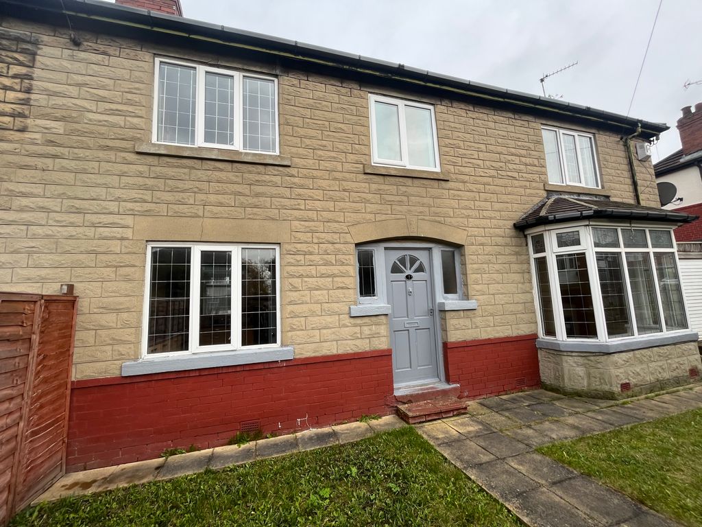 2 bed property to rent in Harehills Park View, Leeds LS9, £900 pcm Zoopla