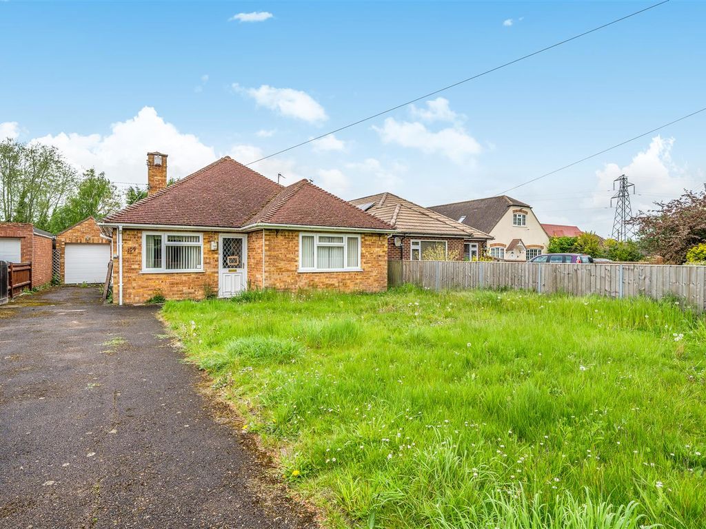3 bed detached bungalow for sale in Milton Road, Sutton Courtenay