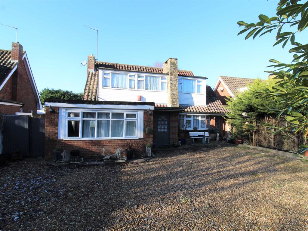 5 bed detached house to rent in St Agnells Lane, Hemel Hempstead HP2