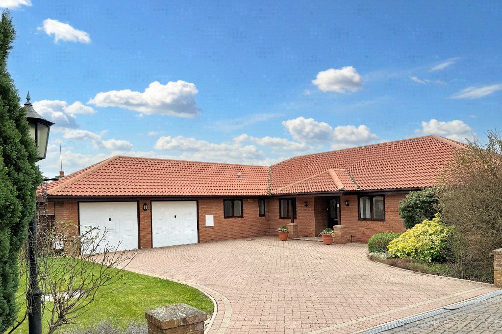 4 bed bungalow for sale in Cherry Briar Close, Lydiard Millicent