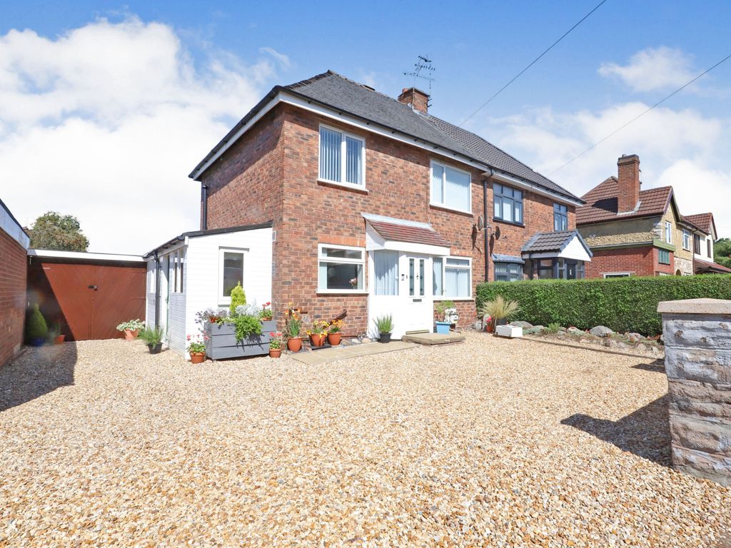 3 bed semidetached house for sale in The Avenue, Featherstone
