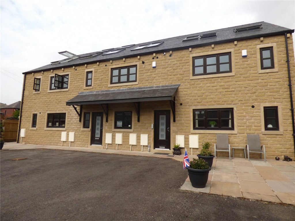 2 bed flat to rent in Clifton Court, Clifton Street, Greenfield, Oldham