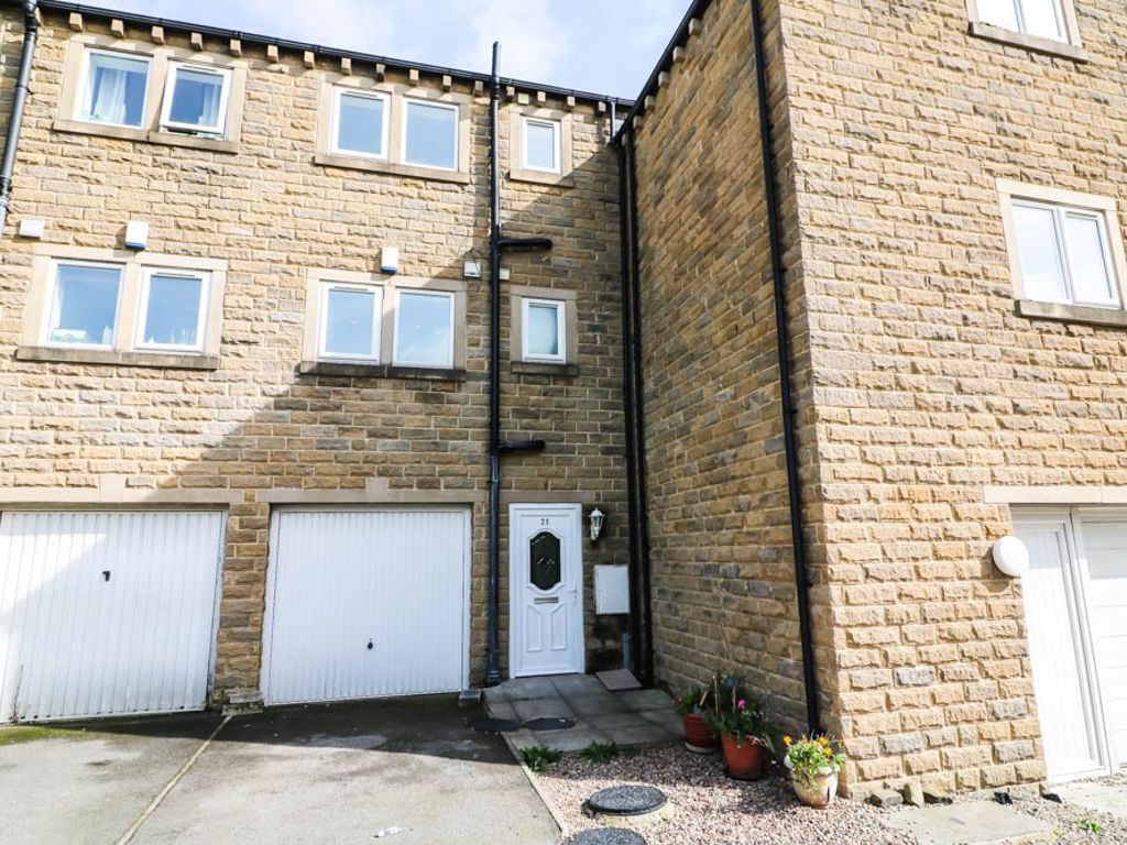 3 bed property to rent in Old Clock Mill Court, Denholme, Bradford BD13