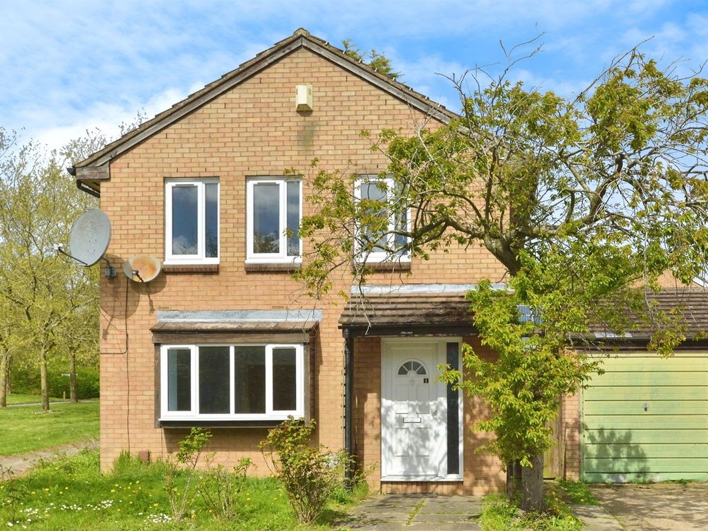 4 bed detached house for sale in Teasel Avenue, Conniburrow, Milton