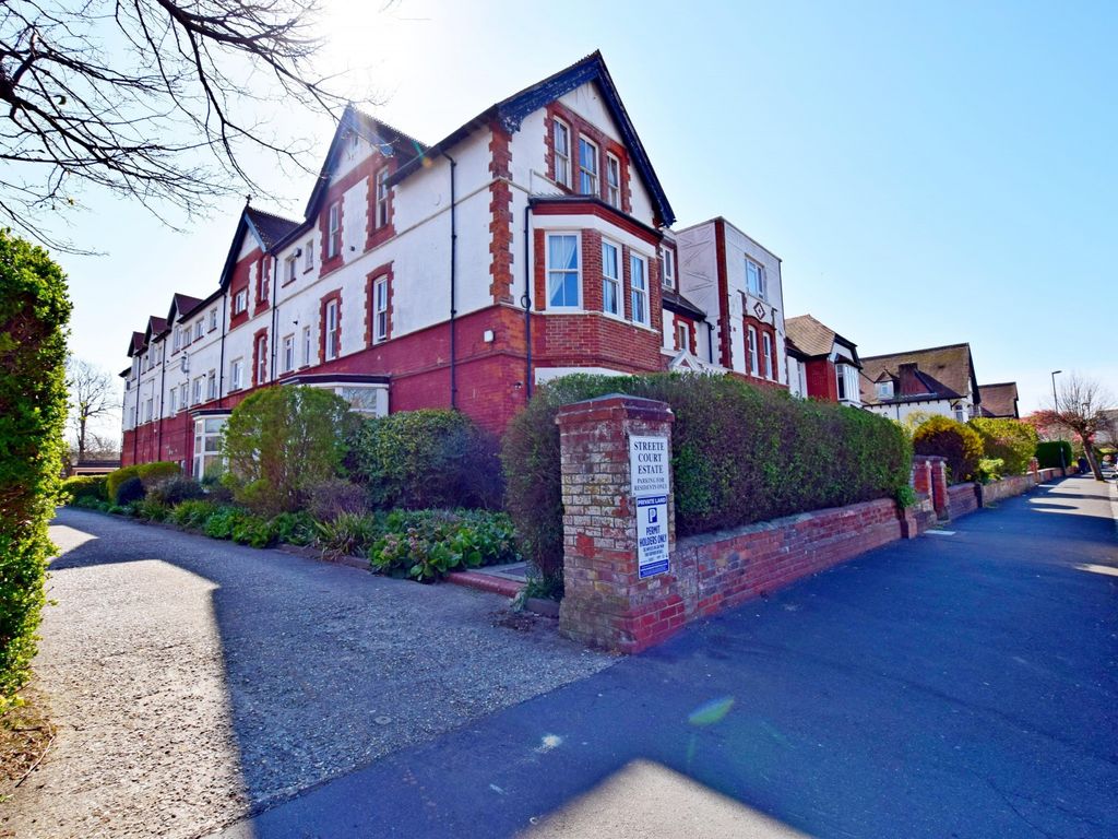 1 bed flat to rent in Flat 25 Streete Court, 22 Victoria Drive, Bognor