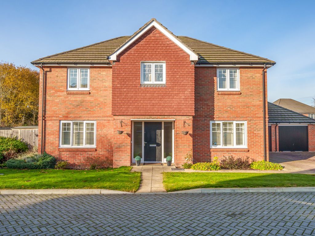 5 bed detached house for sale in River Walk, Fetcham KT22, £1,100,000