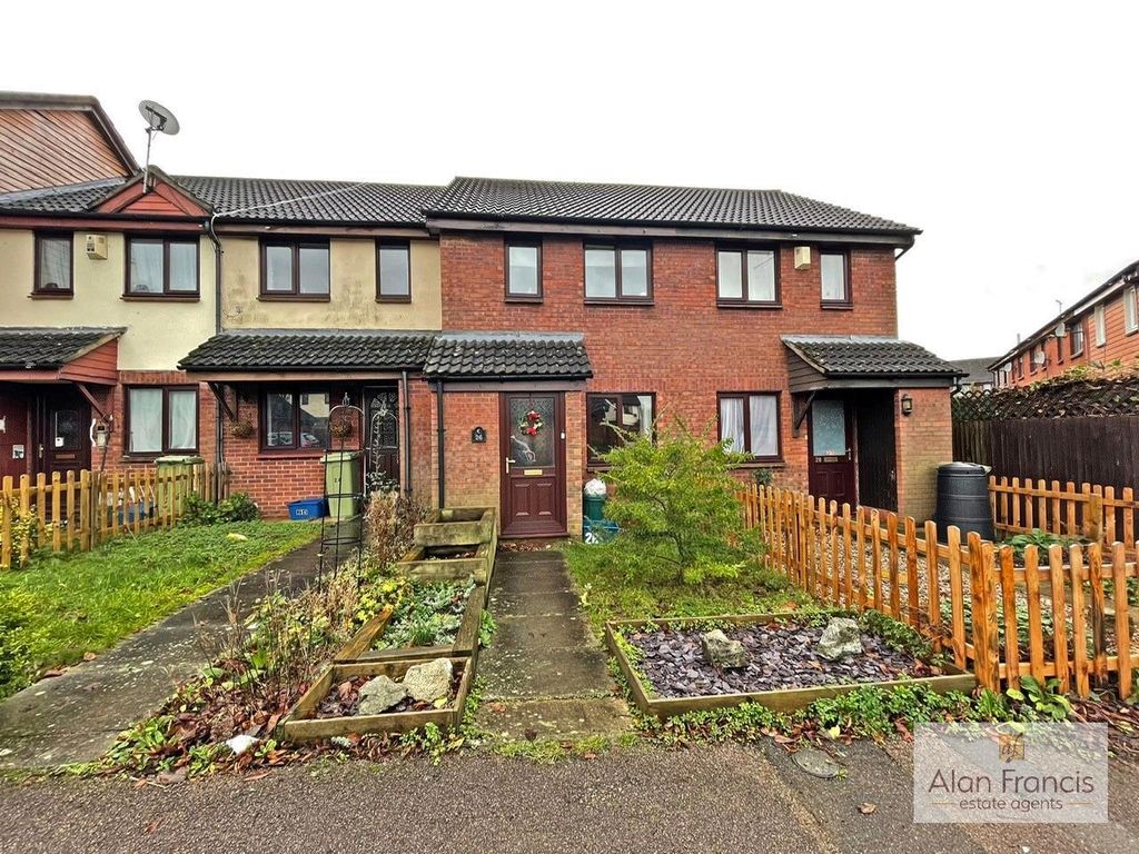 2 bed terraced house to rent in Field Lane, Greenleys, Milton Keynes