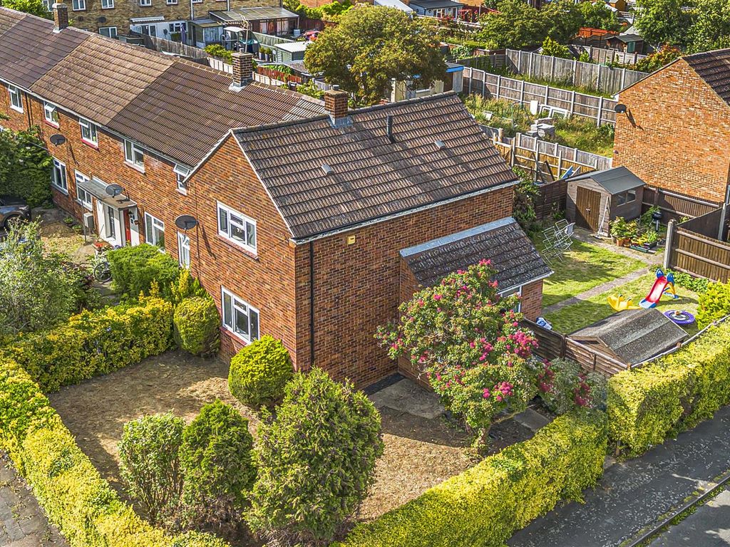 2 bed end terrace house for sale in Cunningham Close, Cambridge CB4, £