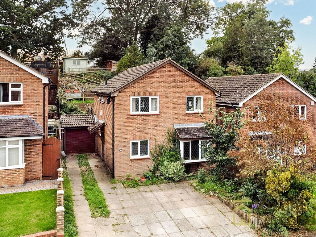 4 bed detached house for sale in Longham Copse, Downswood ME15, £