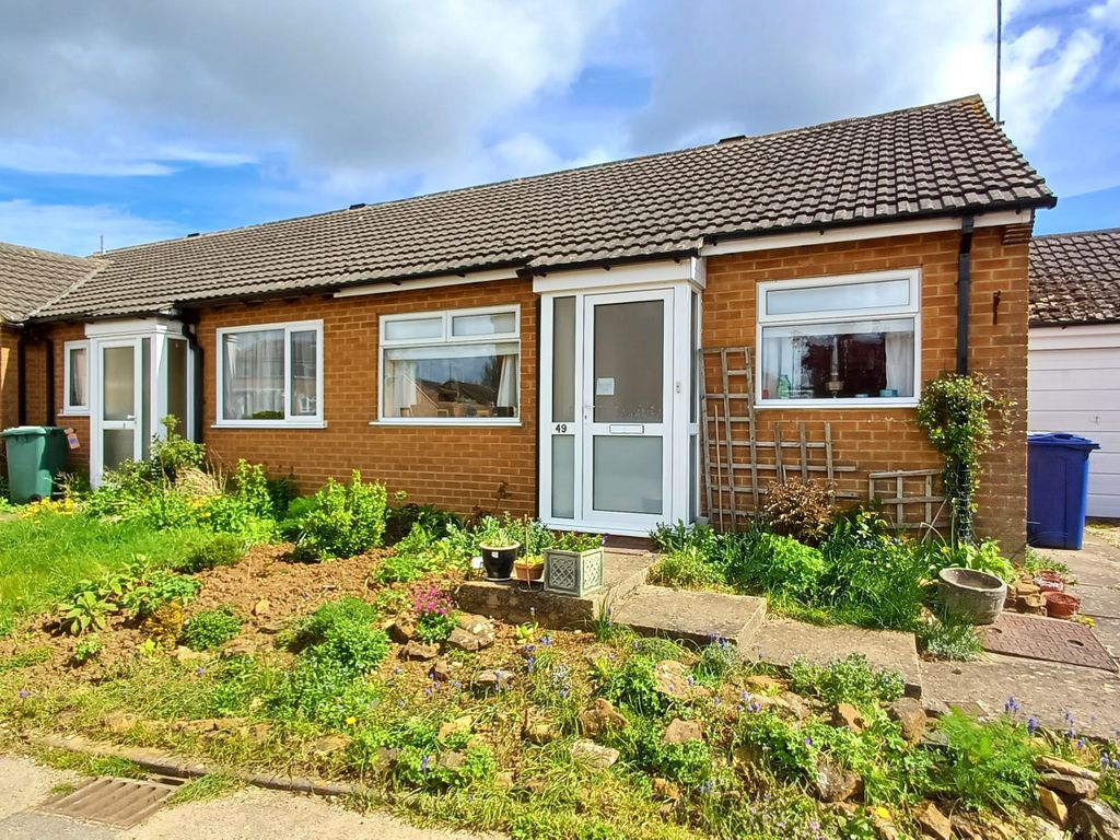 2 bed bungalow for sale in Rectory Road, Hook Norton OX15, £305,000