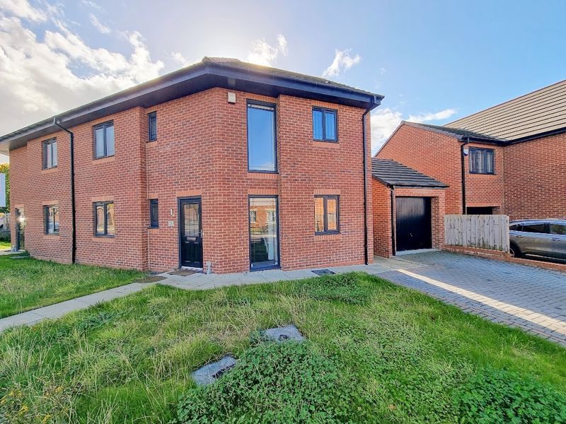 3 bed semidetached house for sale in Glen Drive, Dinnington, Newcastle