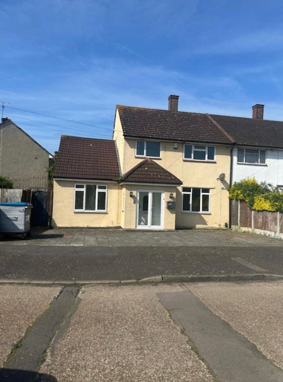 5 bed shared to rent in Charlbury Crescent, Romford RM3