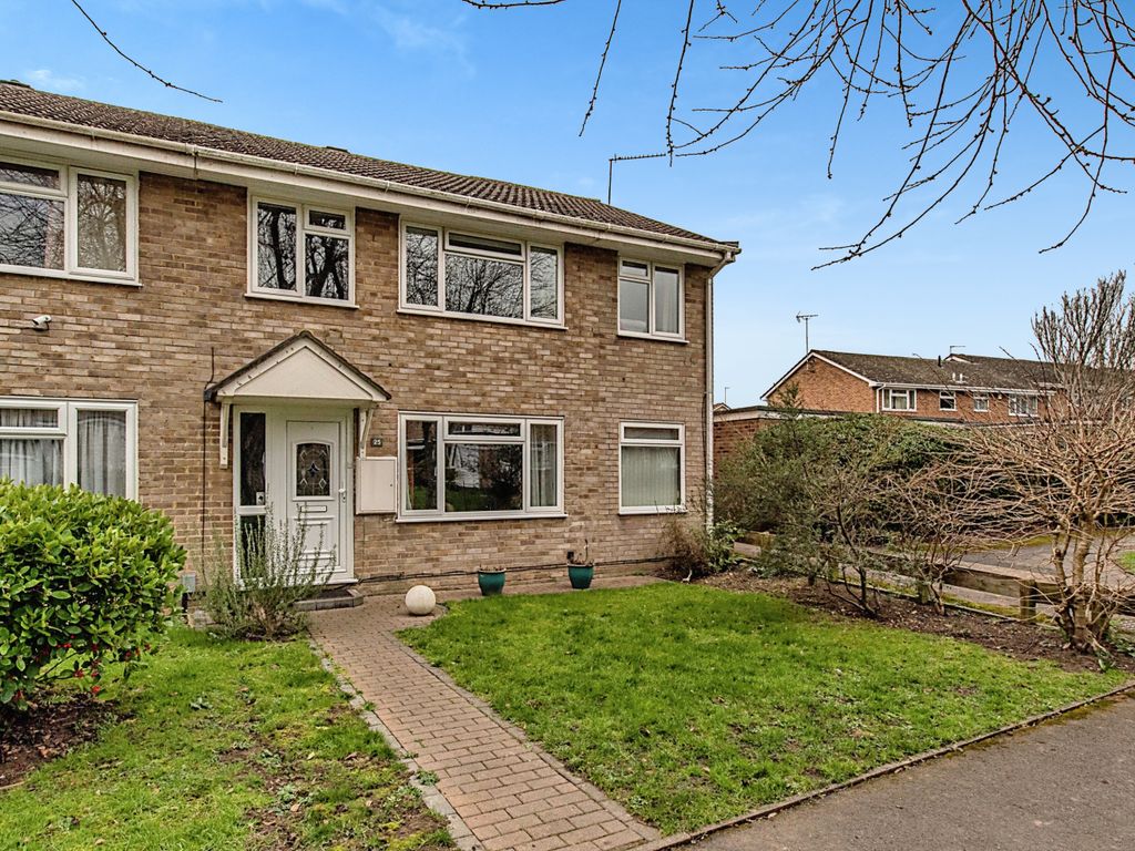 5 bed end terrace house for sale in Netley Close, Vinters Park