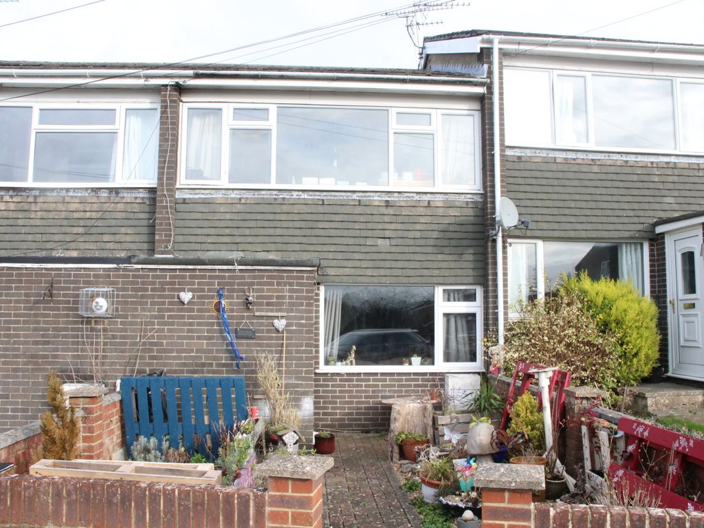 2 bed terraced house for sale in Orchard Park Close, Hungerford RG17, £