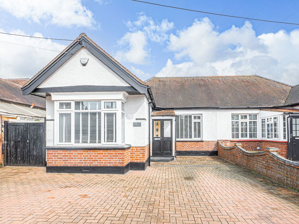 3 bed semidetached bungalow for sale in Stambridge Road, Rochford SS4