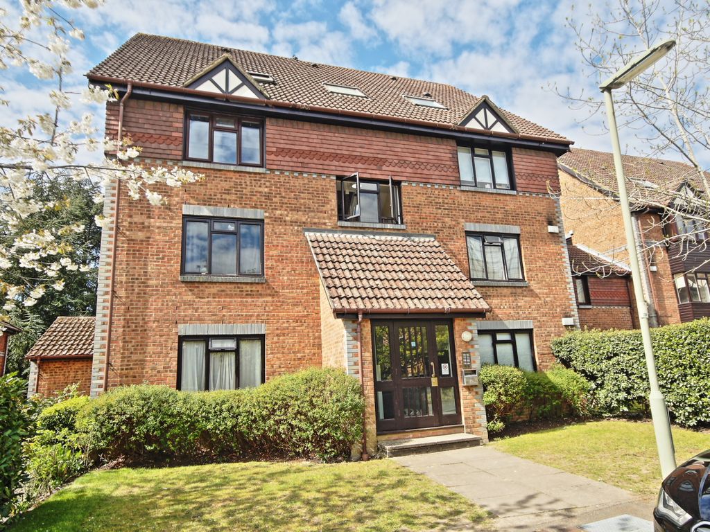 1 bed flat to rent in Tintagel Way, Woking GU22 Zoopla