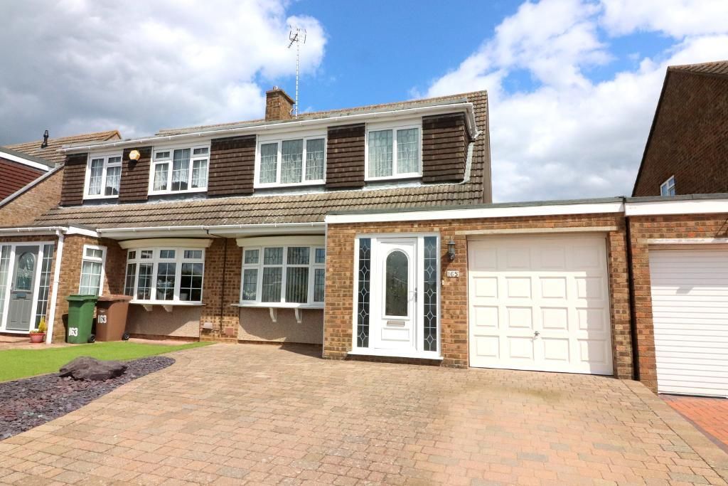 3 bed semidetached house for sale in Turnpike Drive, Luton