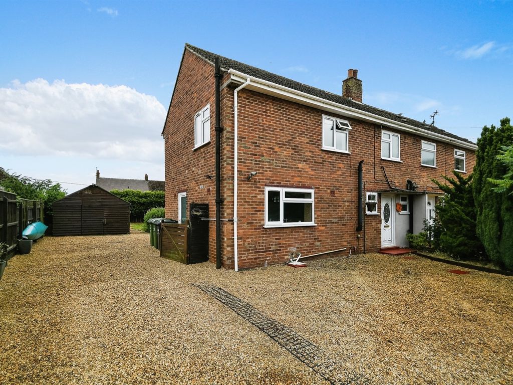 3 bed semidetached house for sale in Coronation Avenue, West Winch