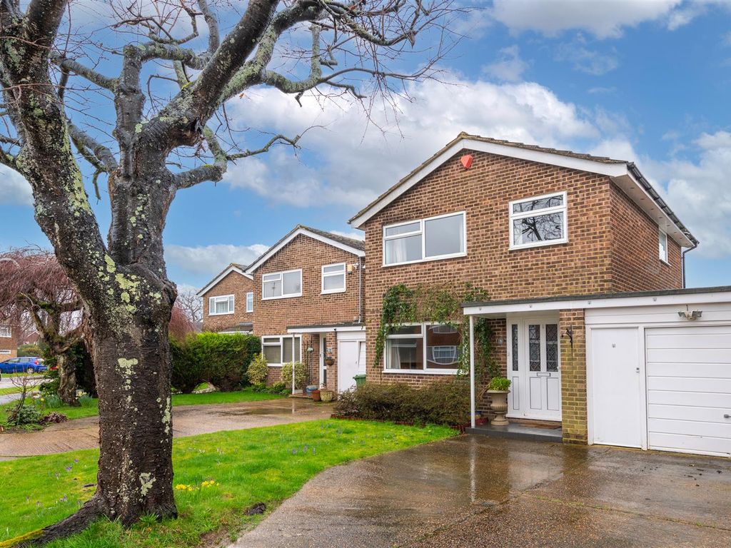 3 bed detached house for sale in Westleas, Horley RH6, £525,000 Zoopla
