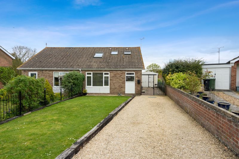 2 bed semidetached bungalow for sale in Crafts End, Chilton, Didcot