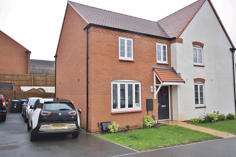 3 bed semidetached house for sale in Kestrel Crescent, Kingfisher