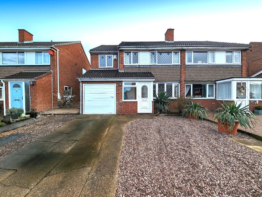 4 bed semidetached house for sale in Caradoc, Tamworth B77, £230,000