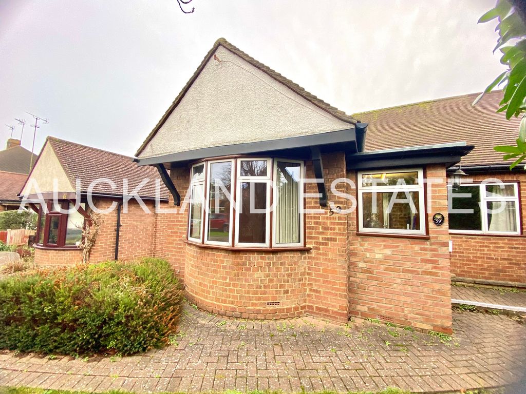 2 bed semidetached bungalow for sale in Wroxham Gardens, Potters Bar