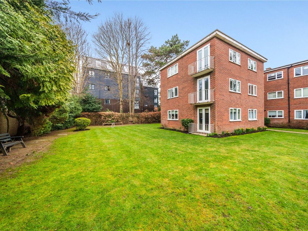 2 bed flat for sale in Langley Road, Watford, Hertfordshire WD17, £