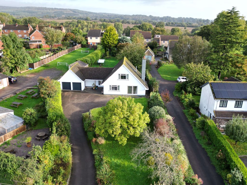 4 bed bungalow for sale in Netherend, Woolaston, Lydney