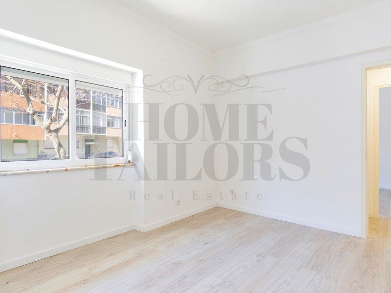 1 bed apartment for sale in Rua Vila Do Seixal, Laranjeiro E Feijó