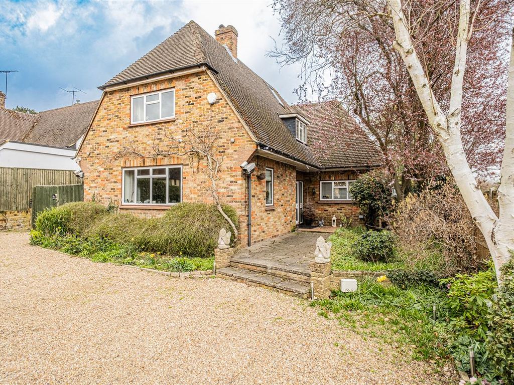 3 bed detached house for sale in Birchlea, Denham Green Lane, Denham Green UB9 Zoopla