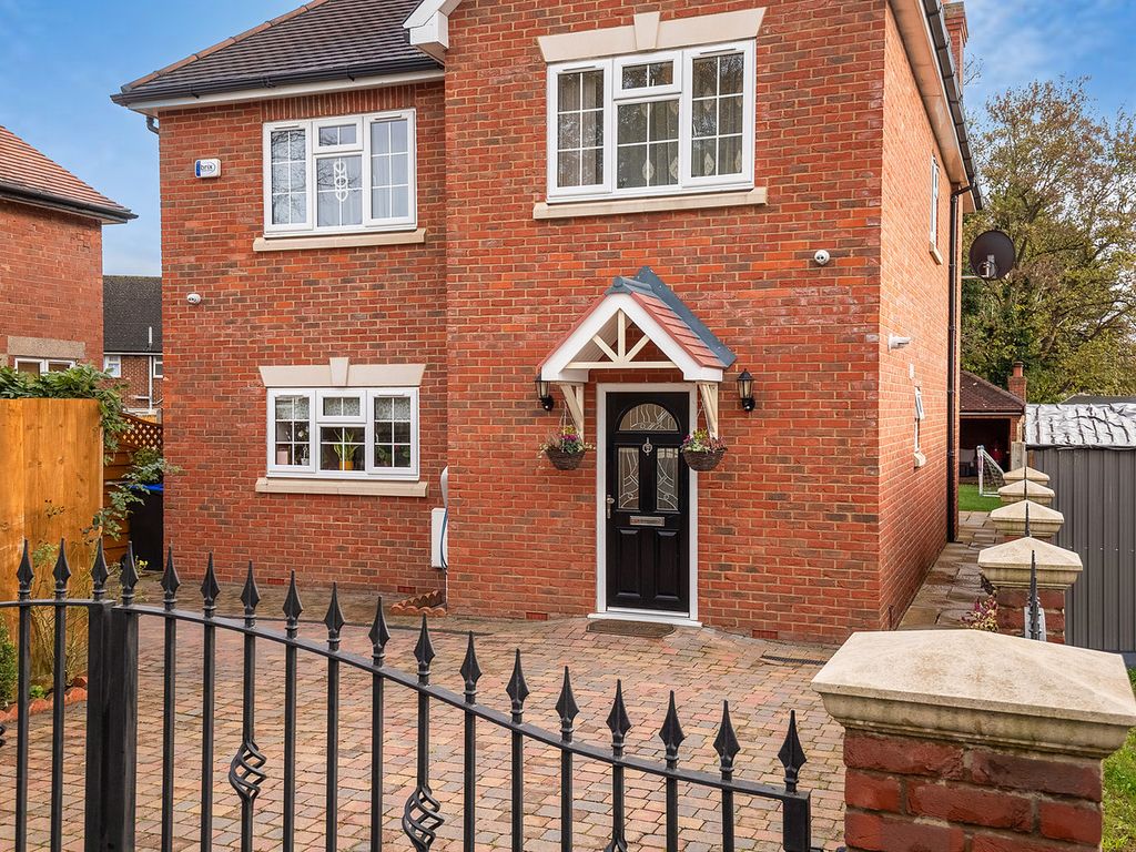 5 bed detached house for sale in Birchfield Road East, Northampton NN3