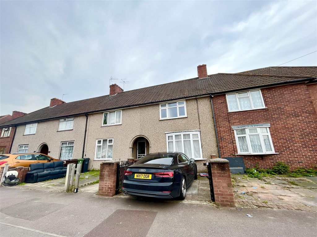 3 bed property to rent in Porters Avenue, Dagenham RM9 Zoopla