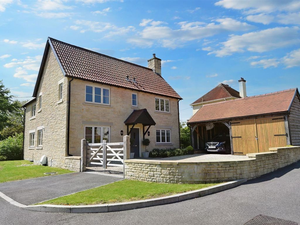4 bed detached house for sale in Chestnut Close, Marnhull, Sturminster