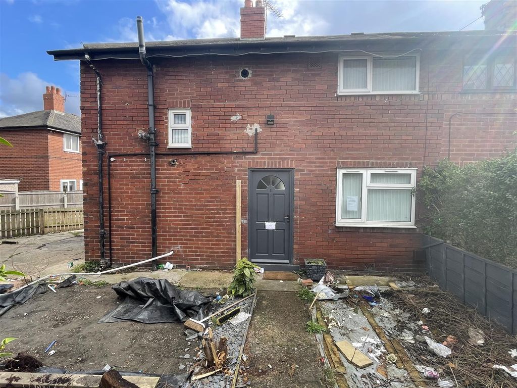 3 bed end terrace house for sale in Park Avenue, Swillington, Leeds