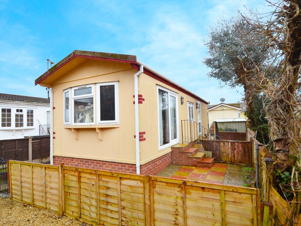 1 bed mobile/park home for sale in Swanbridge Mobile Home Park, London