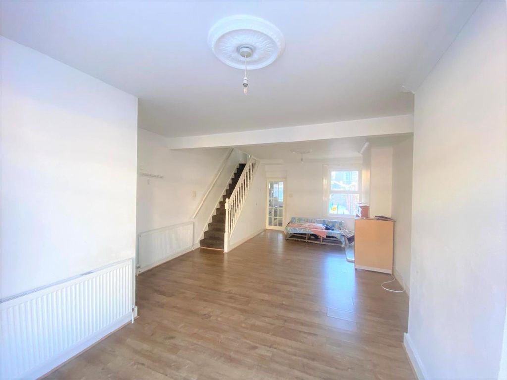 3 bed property to rent in Millais Road, Enfield EN1 Zoopla