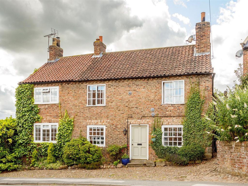 4 bed semidetached house for sale in Westway, Crayke, York YO61, £