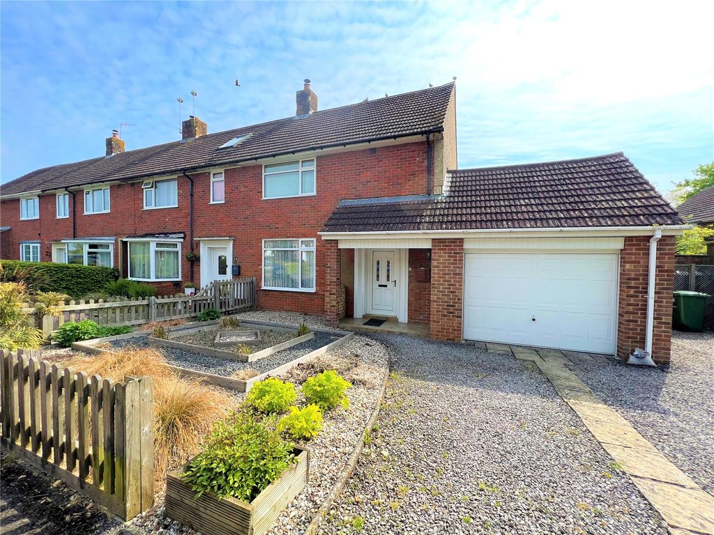 2 bed semidetached house to rent in Cambrai Road, Ridgeway View