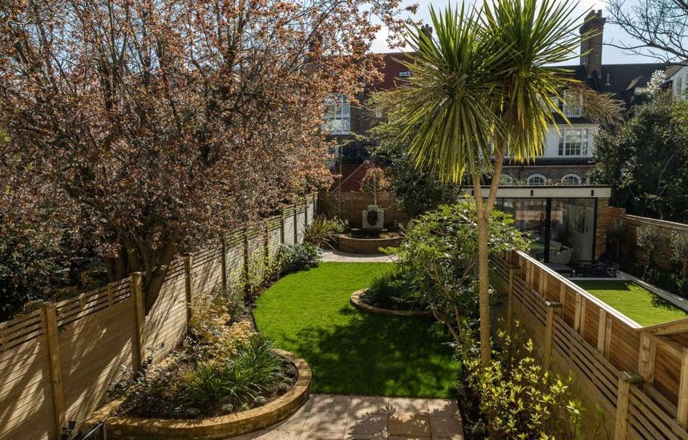3 bed terraced house for sale in Elm Park Road, Chlesea, London SW3
