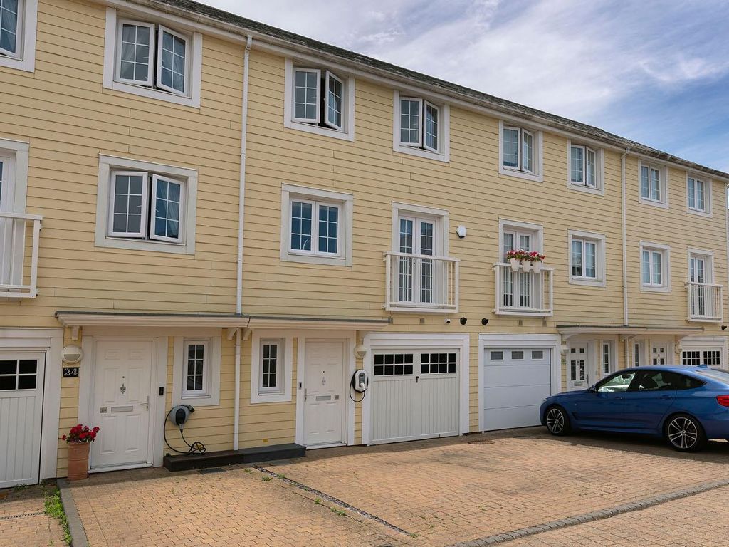 5 bed town house for sale in Higham Avenue, Snodland ME6 Zoopla