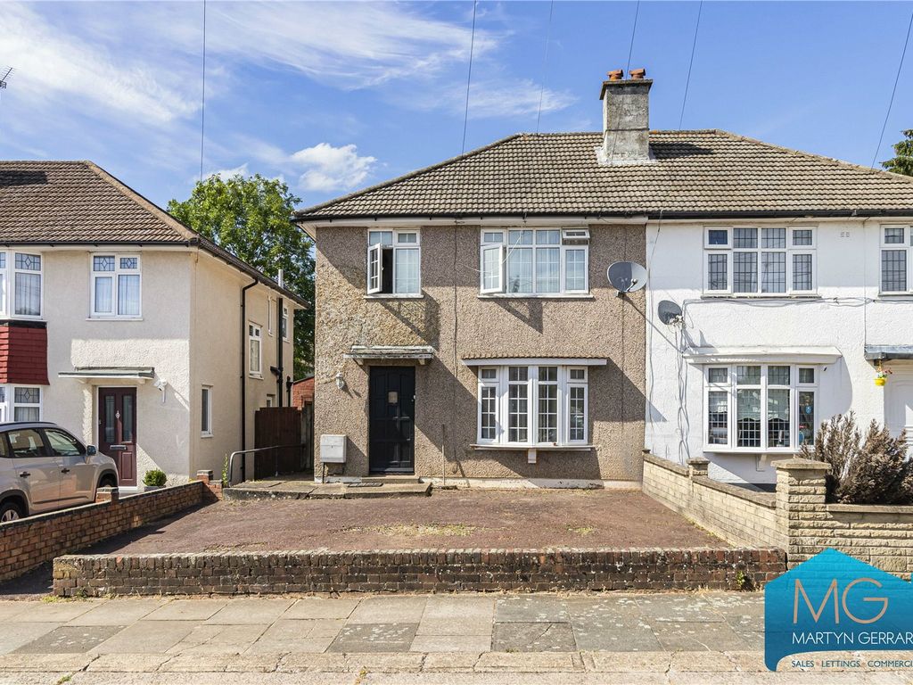 3 bed semidetached house for sale in Rushden Gardens, London NW7, £