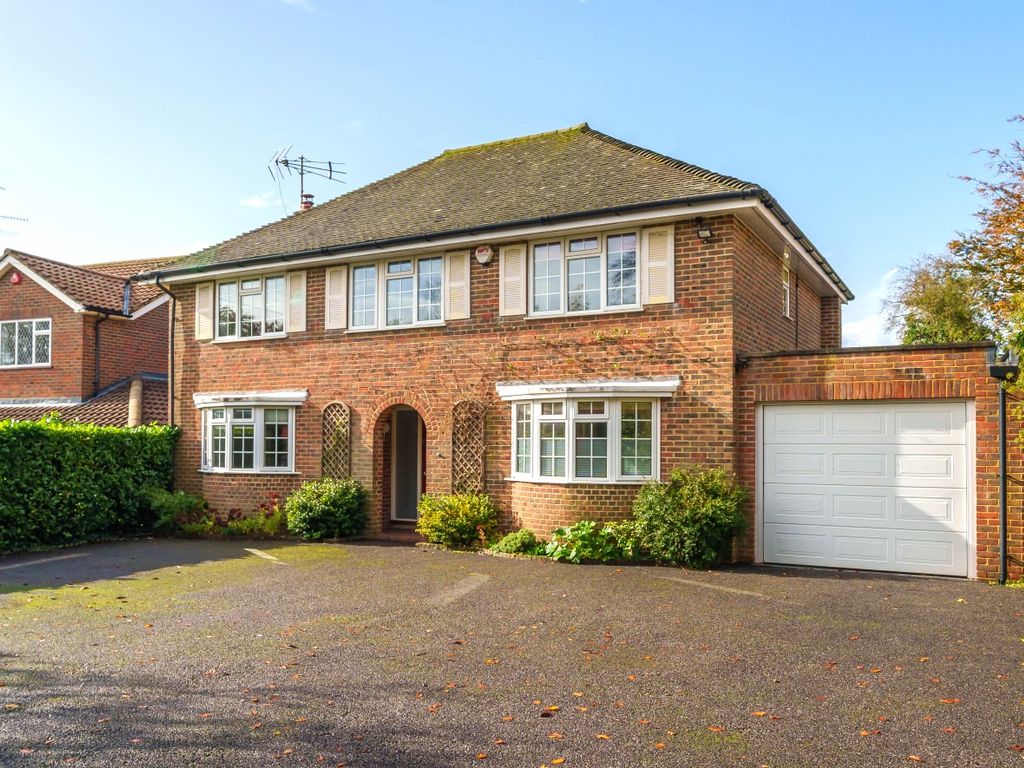 5 bed detached house for sale in Kerves Lane, Horsham, West Sussex RH13