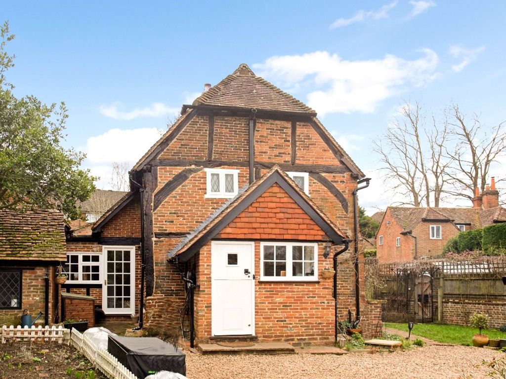3 bed semidetached house for sale in School Hill, Wrecclesham, Farnham
