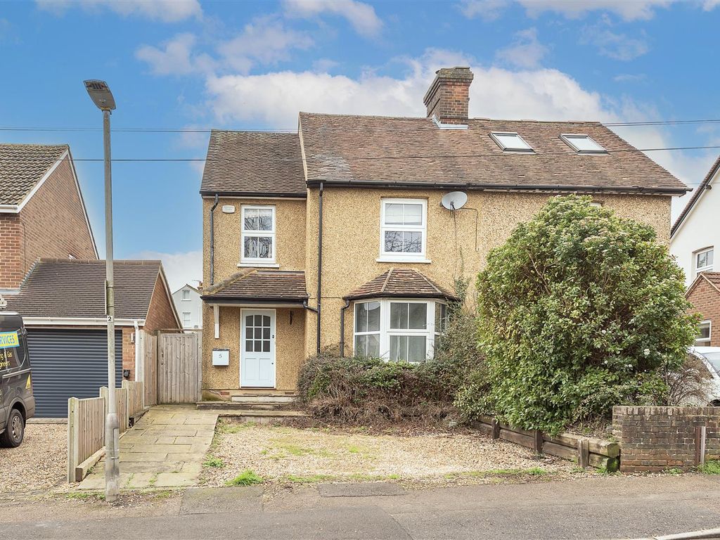4 bed semidetached house for sale in Greyfriars Lane, West Common