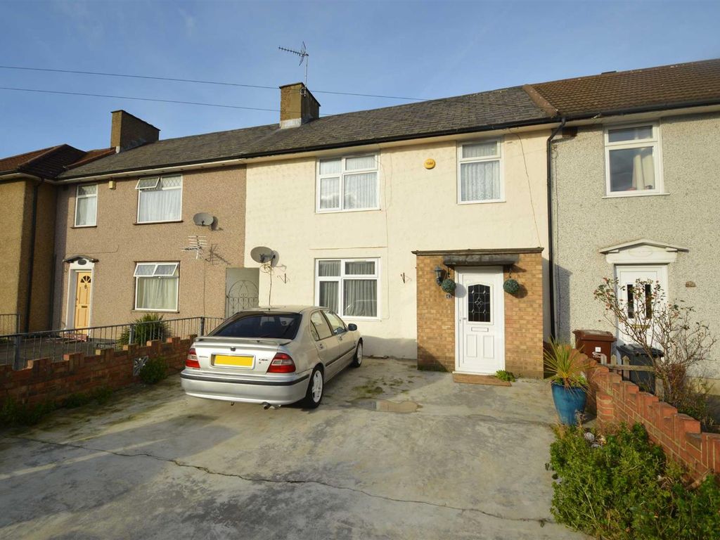 3 bed property to rent in Campden Crescent, Becontree, Dagenham RM8, £