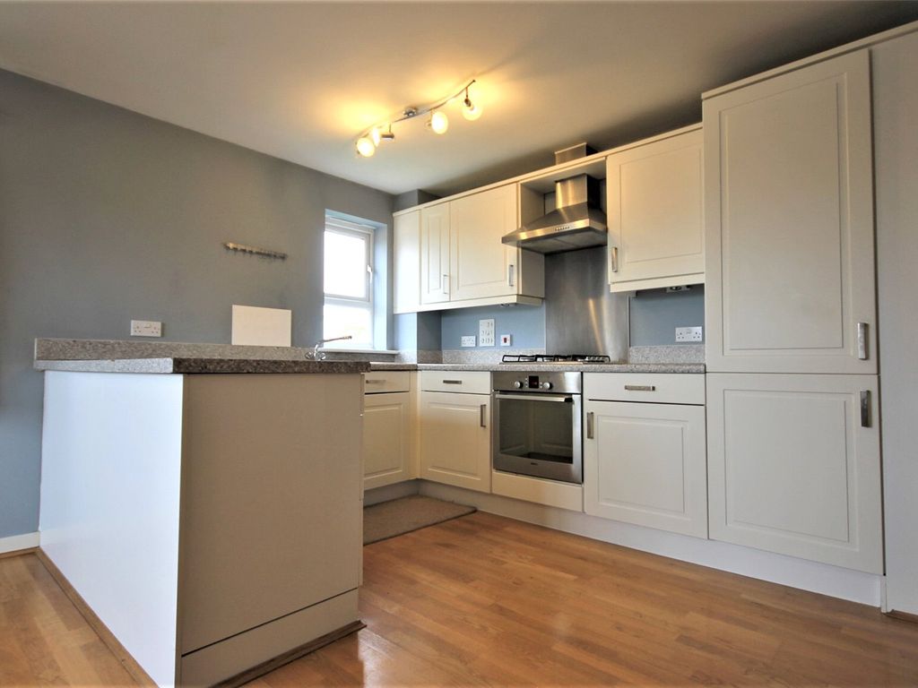 1 bed flat to rent in Phoenix Court, Chertsey Road, Feltham, Middlesex