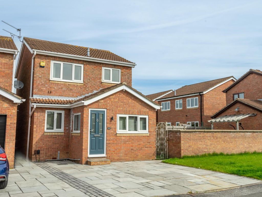 3 bed detached house for sale in Carron Crescent, Woodthorpe, York YO24