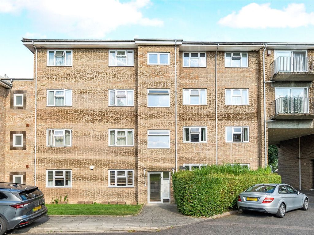 2 bed flat for sale in Ash Tree Close, Surbiton KT6, £400,000 Zoopla